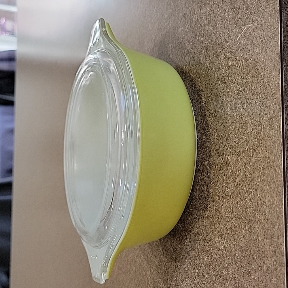 Vintage Pyrex 1 Pint Yellow Casserole Dish!!
